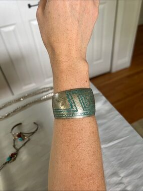 Alpaca Mexico Turquoise Chip Inlay Silver Cuff